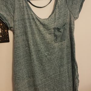 Open back american eagle tshirt